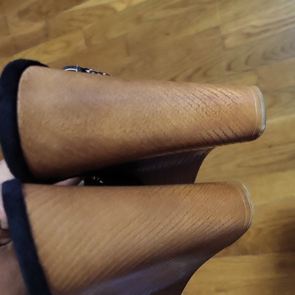 Zigi Soho Black Studded Slide Sandals - Picture 5 of 13